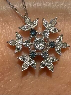 Sparkling Silver Floral Snowflake Pendant Necklace - Blue Accent